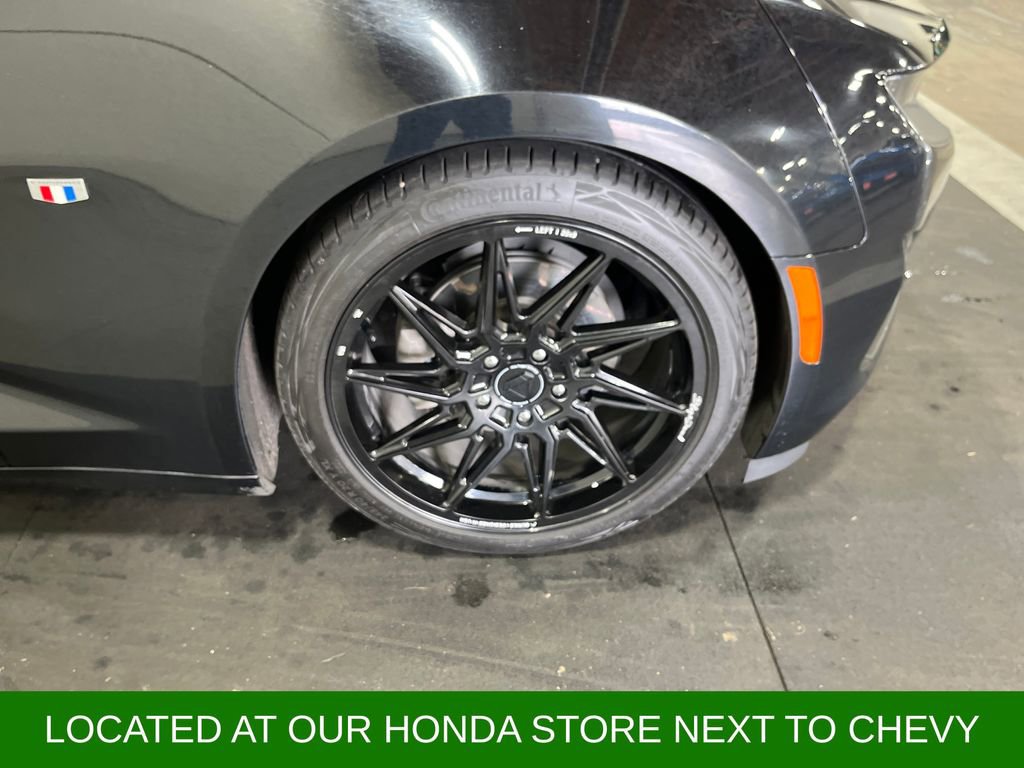 Used 2021 Chevrolet Camaro LT w/ RS Package image 10