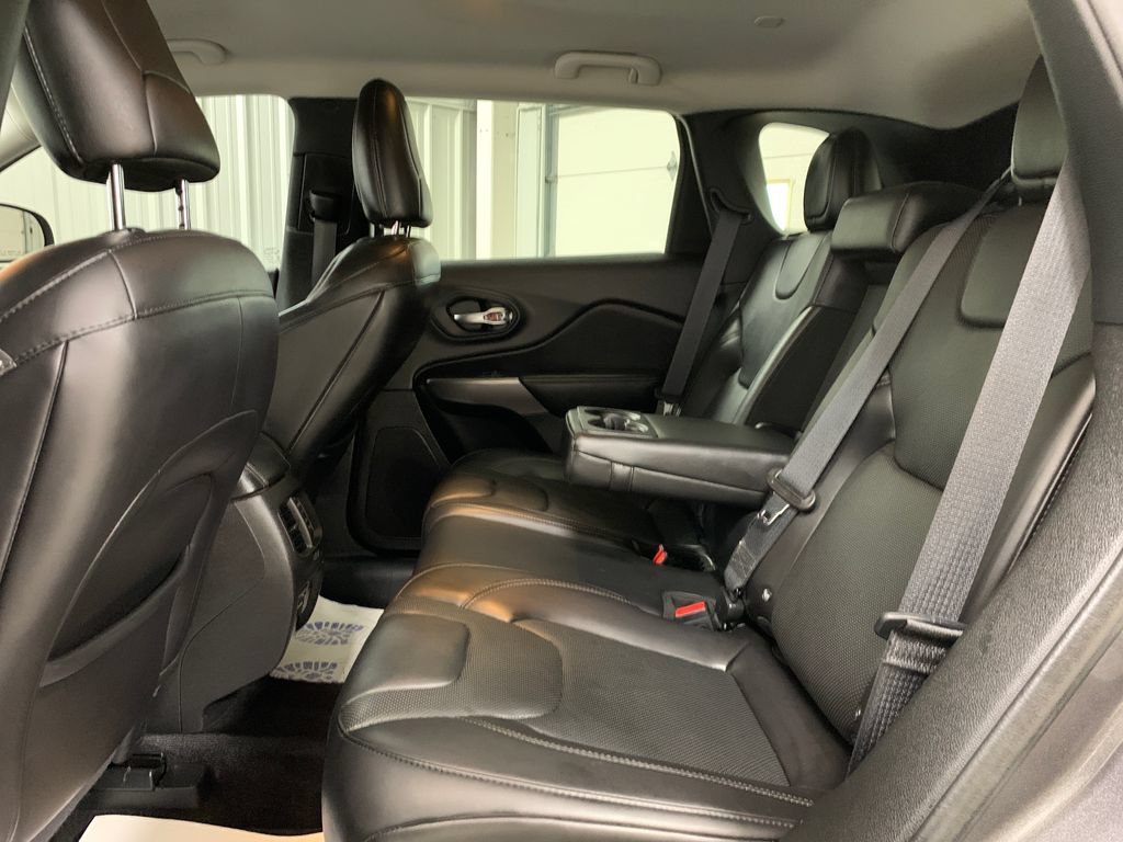 Used 2019 Jeep Cherokee Limited AWD/4WD image 19