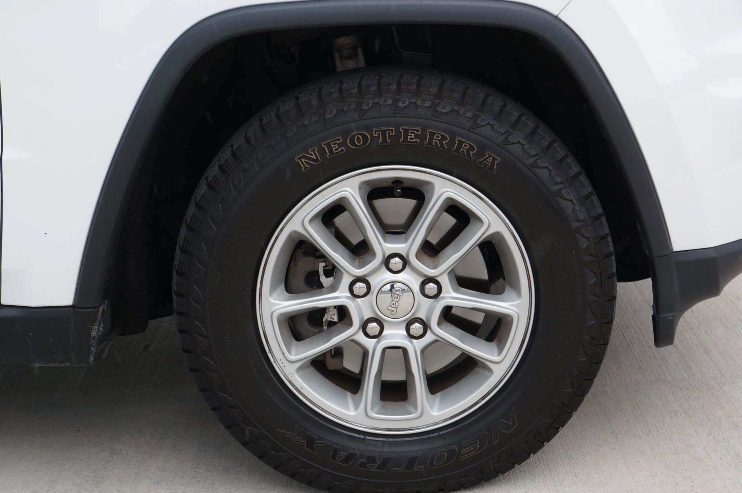 Used 2018 Jeep Grand Cherokee Laredo image 21