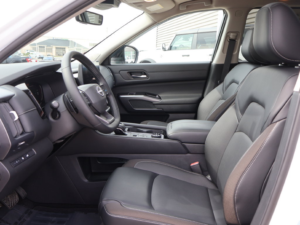 Used 2026 Nissan Pathfinder SL w/ SL Premium Package AWD/4WD image 24