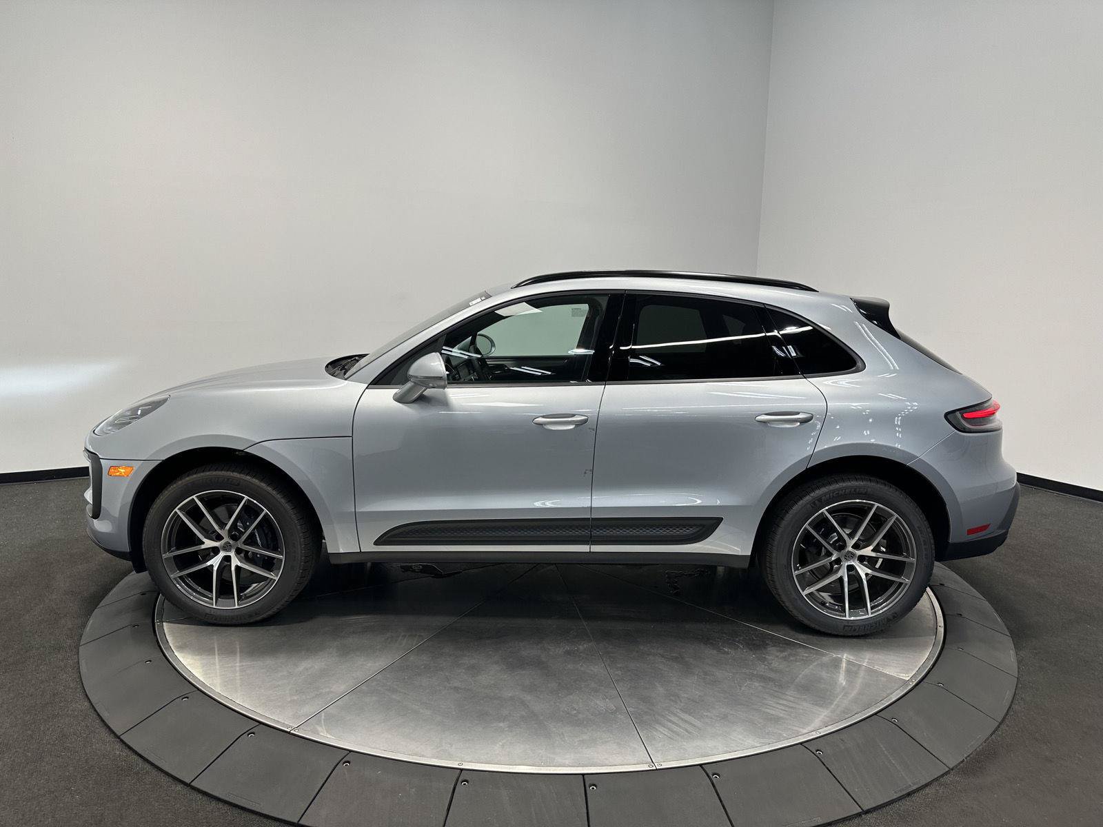 New 2026 Porsche Macan AWD/4WD image 2