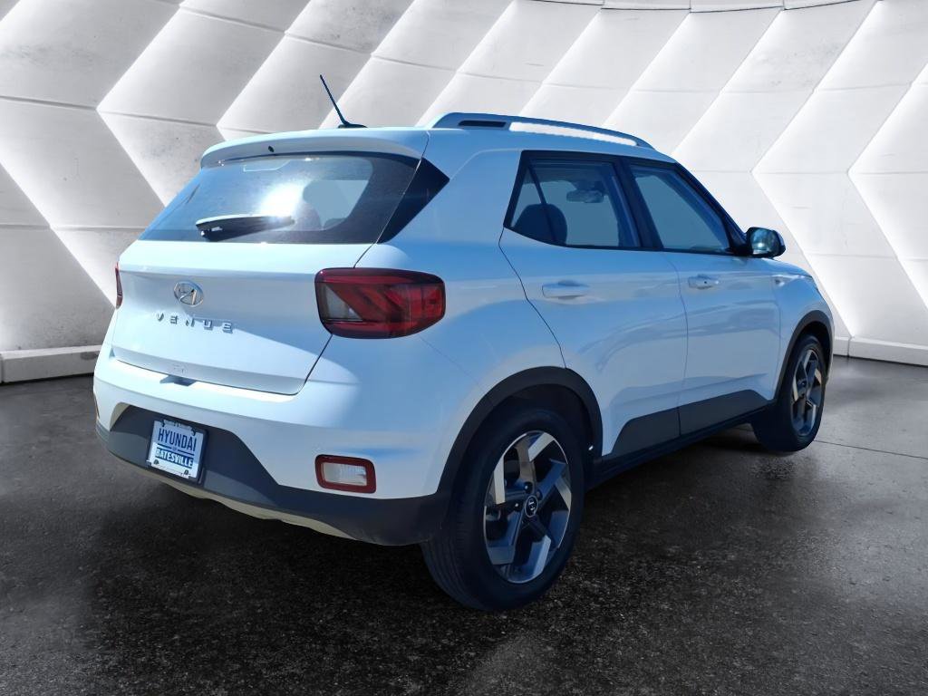 Certified 2025 Hyundai Venue SEL image 5