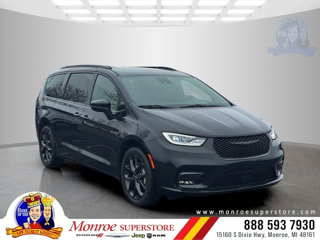 Used 2023 Chrysler Pacifica Touring-L w/ S Appearance Package image 1