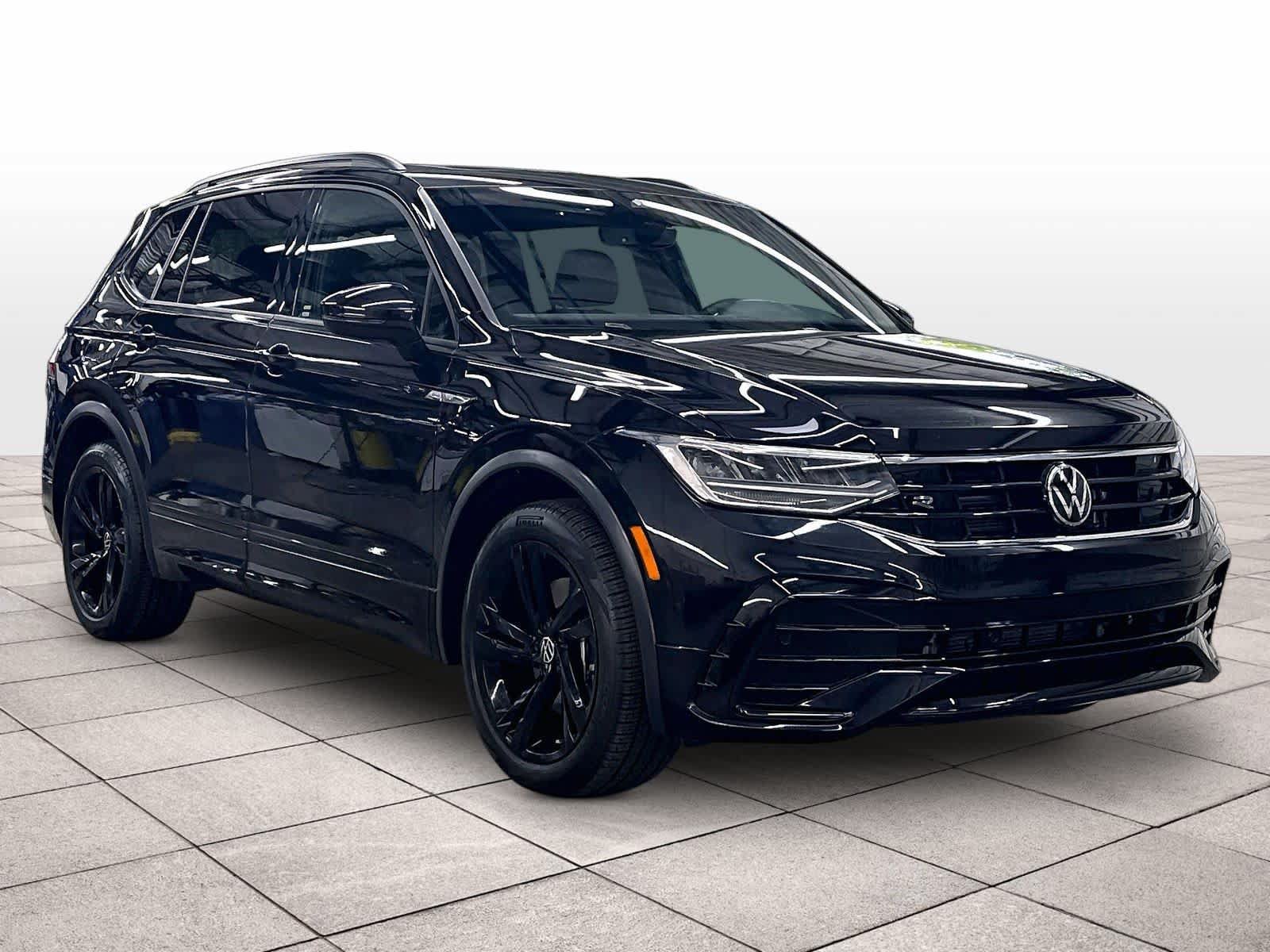 Used 2023 Volkswagen Tiguan SE R-Line FWD image 3