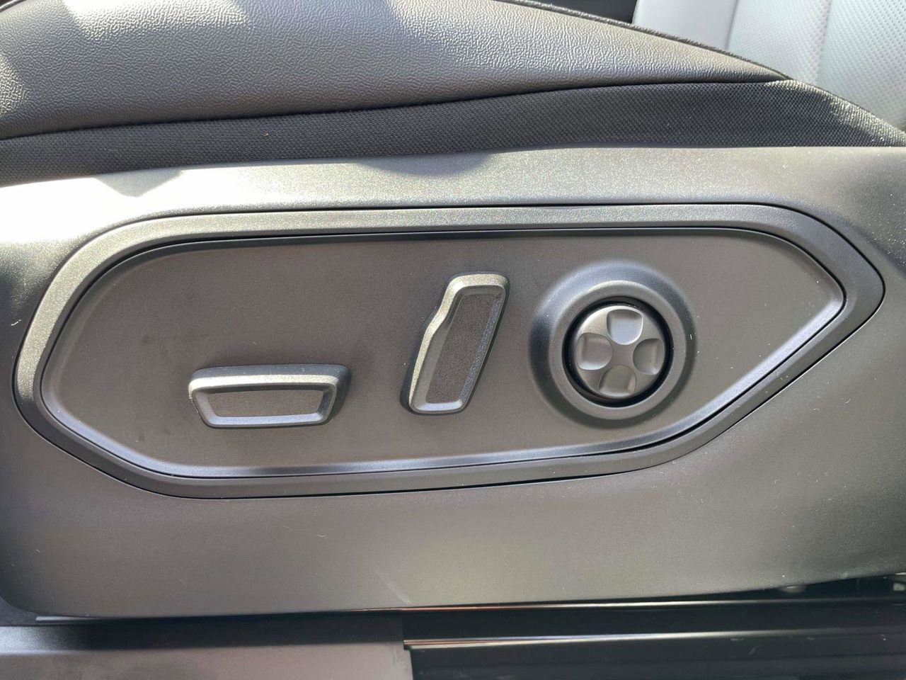 New 2025 Jeep Grand Cherokee L Limited w/ Luxury Tech Group II image 23