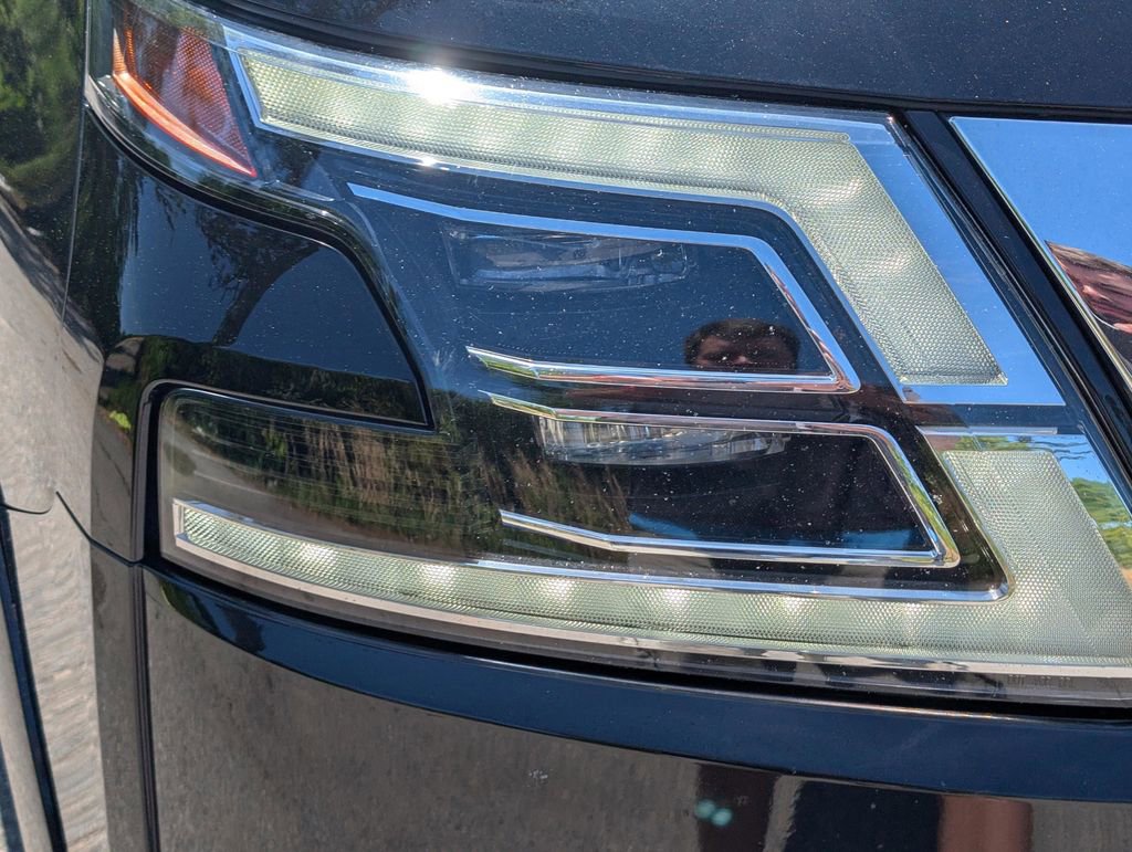 Used 2022 Nissan Armada SL w/ Captain's Chairs Package image 9