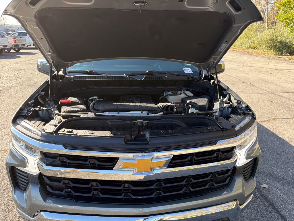 Used 2023 Chevrolet Silverado 1500 LT AWD/4WD image 33
