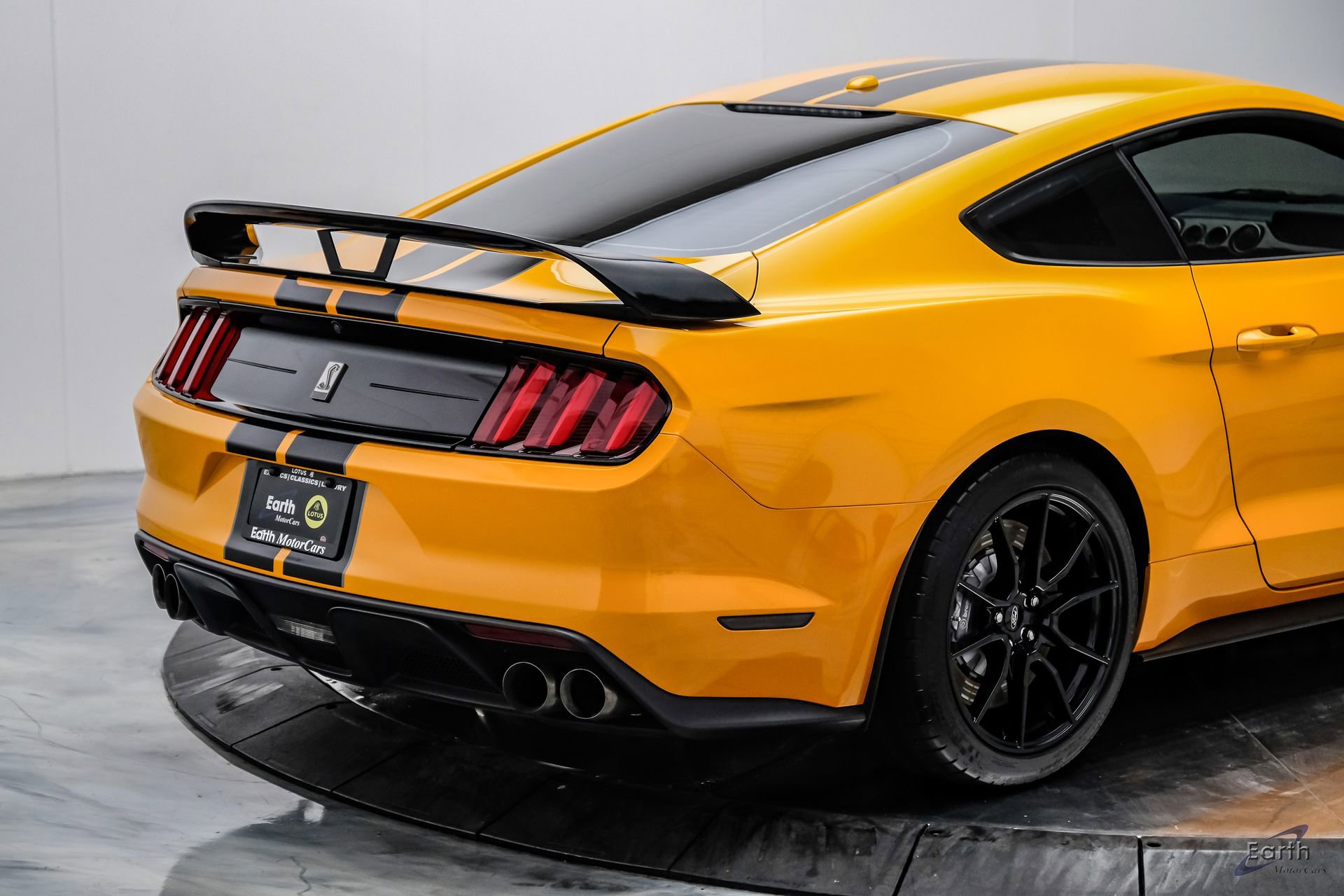 Used 2019 Ford Mustang Shelby GT350 w/ Technology Package RWD image 18