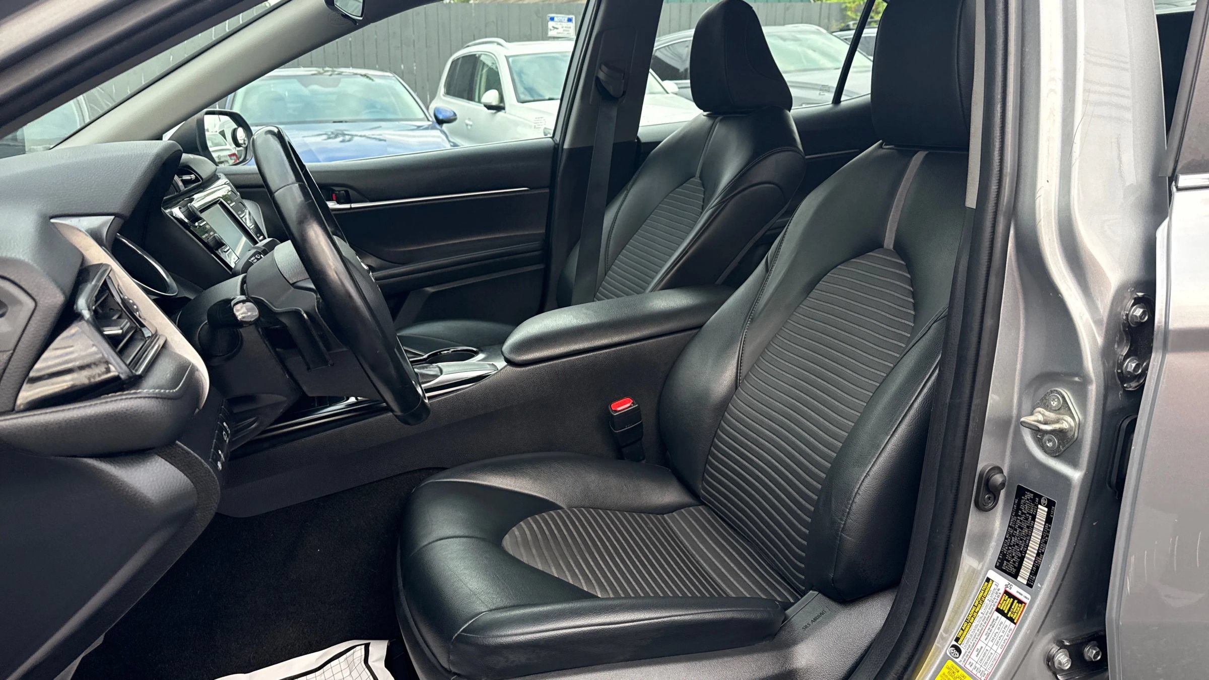 Used 2020 Toyota Camry SE FWD image 9