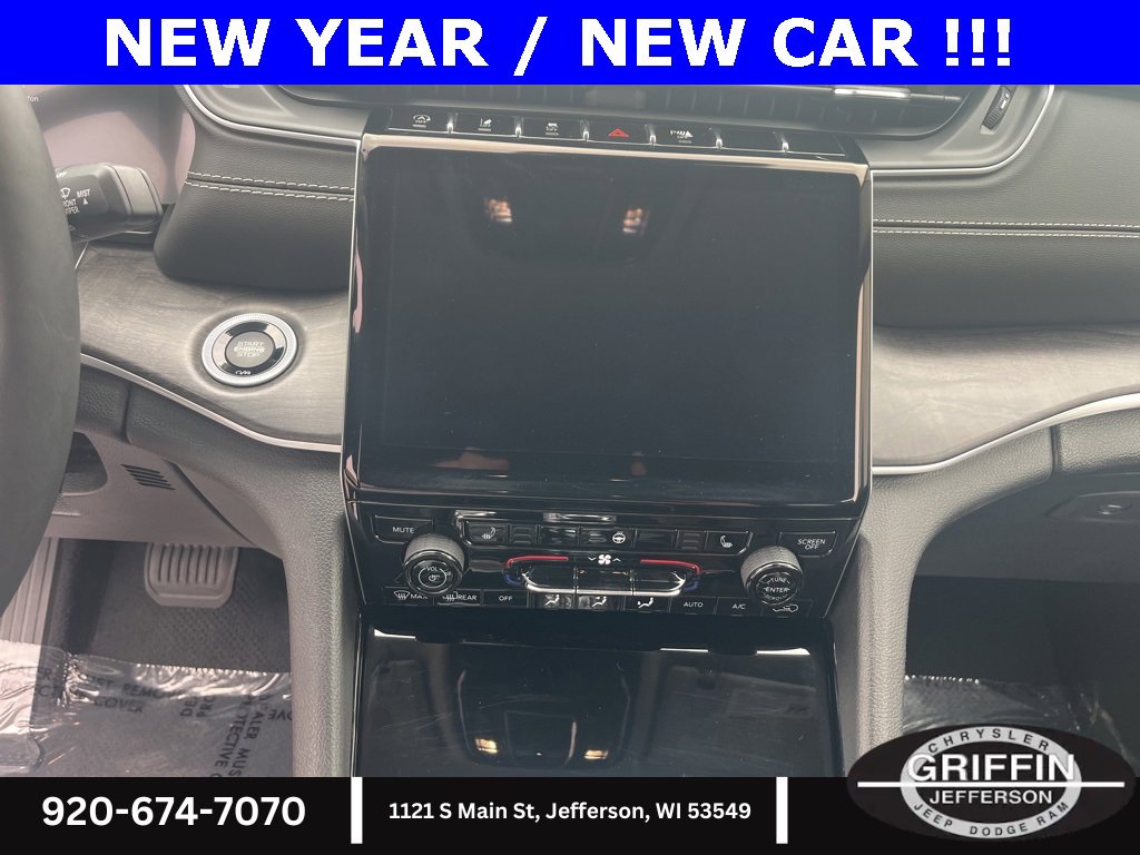 Used 2023 Jeep Grand Cherokee L Limited w/ Trailer Tow Group (B) image 10