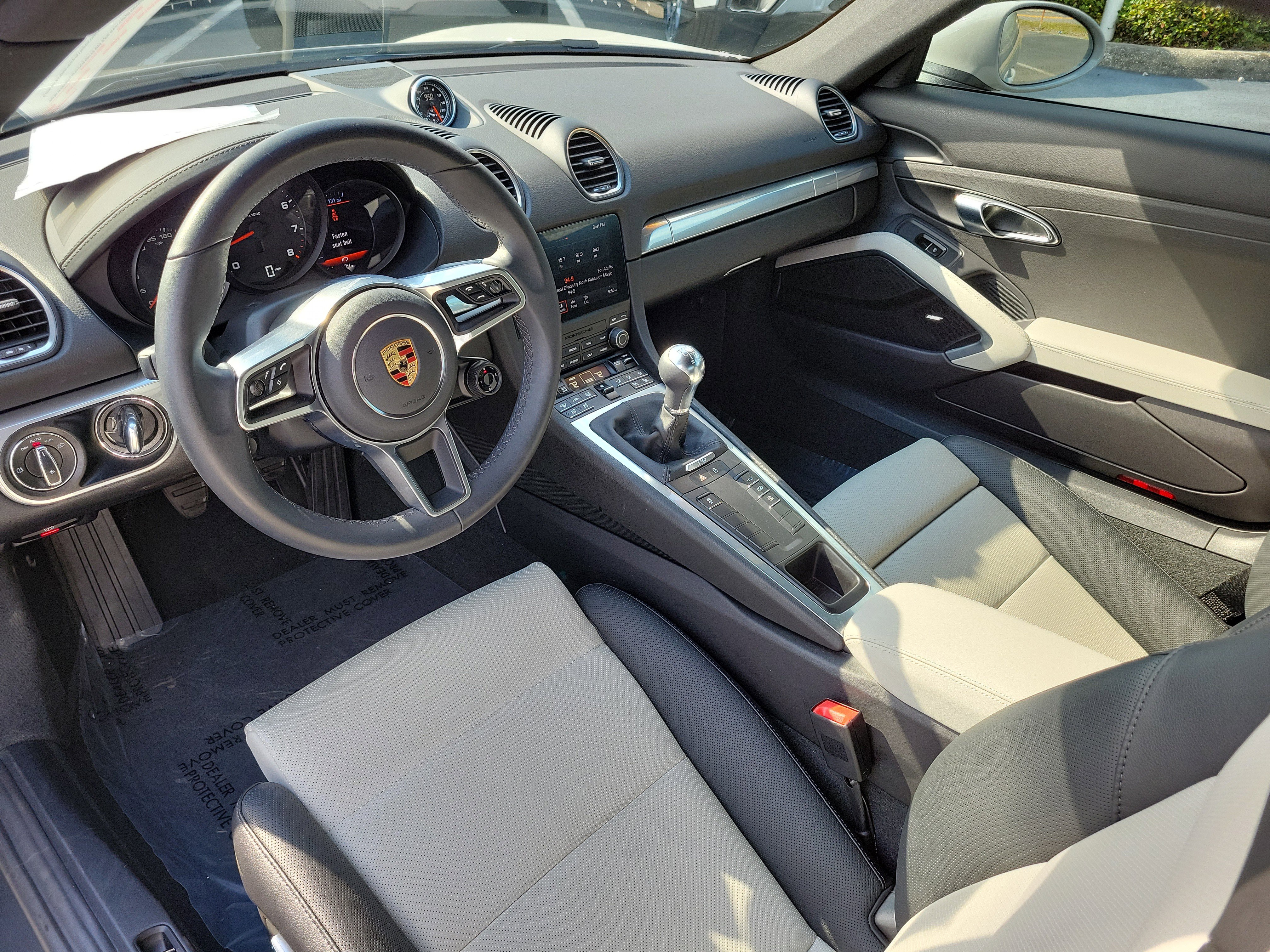Used 2025 Porsche 718 Cayman RWD image 18
