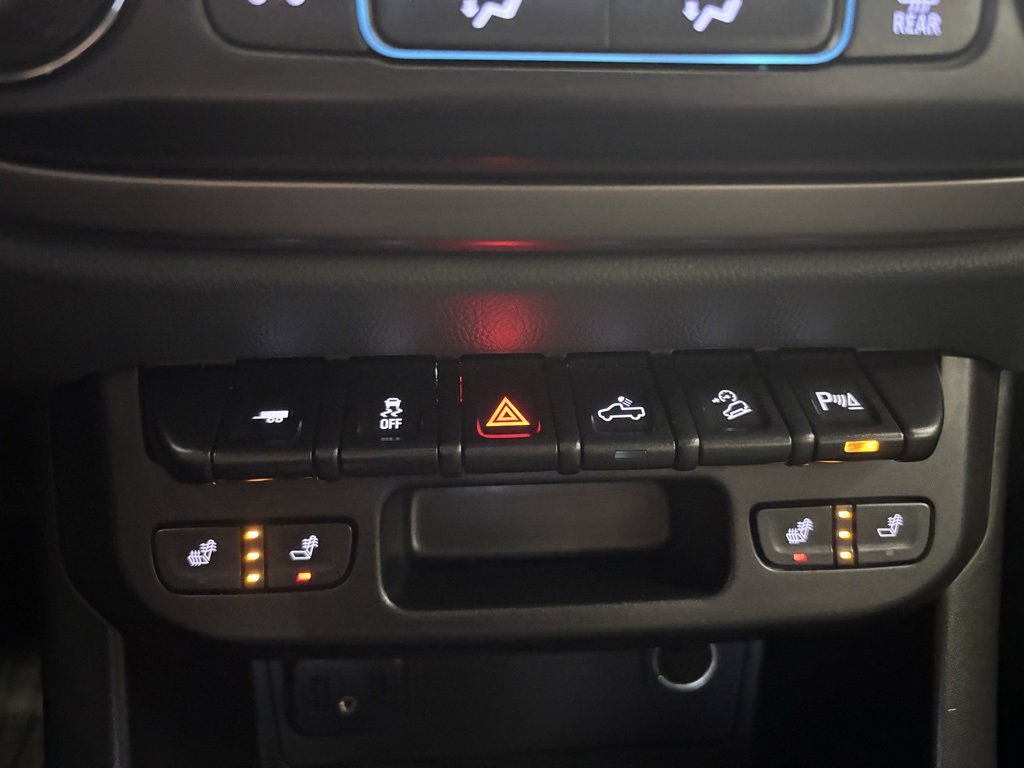 Certified 2022 Chevrolet Colorado Z71 w/ Z71 Midnight Edition image 4