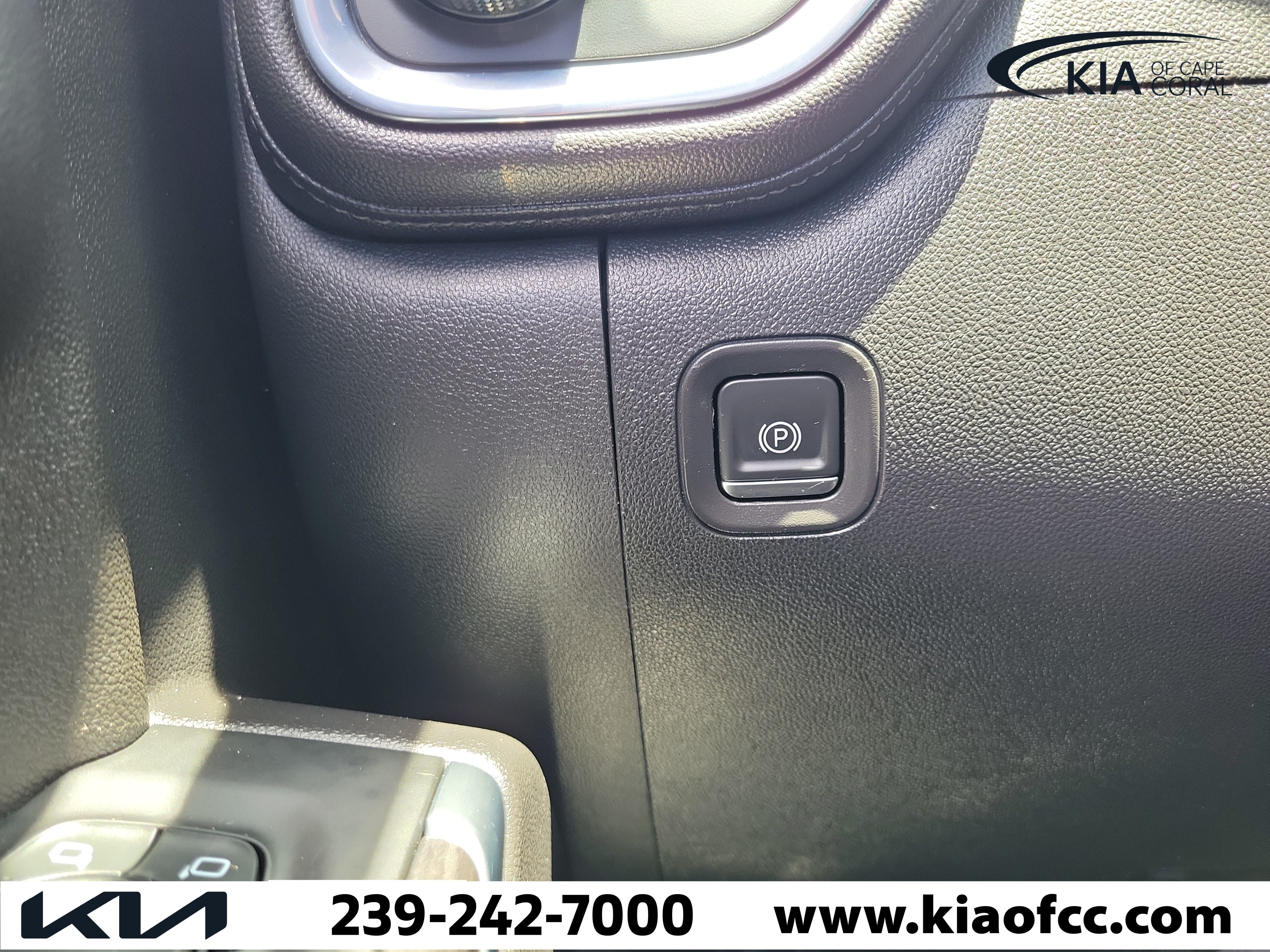 Used 2022 Chevrolet Silverado 1500 LTZ w/ LTZ Premium Package AWD/4WD image 30