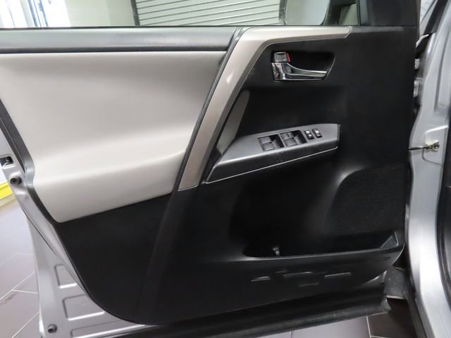 Used 2018 Toyota RAV4 XLE FWD image 10