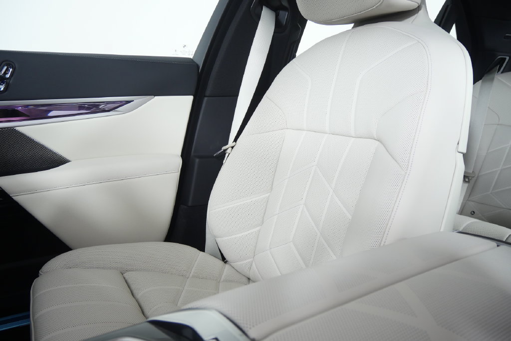 New 2026 BMW 750e xDrive AWD/4WD image 24