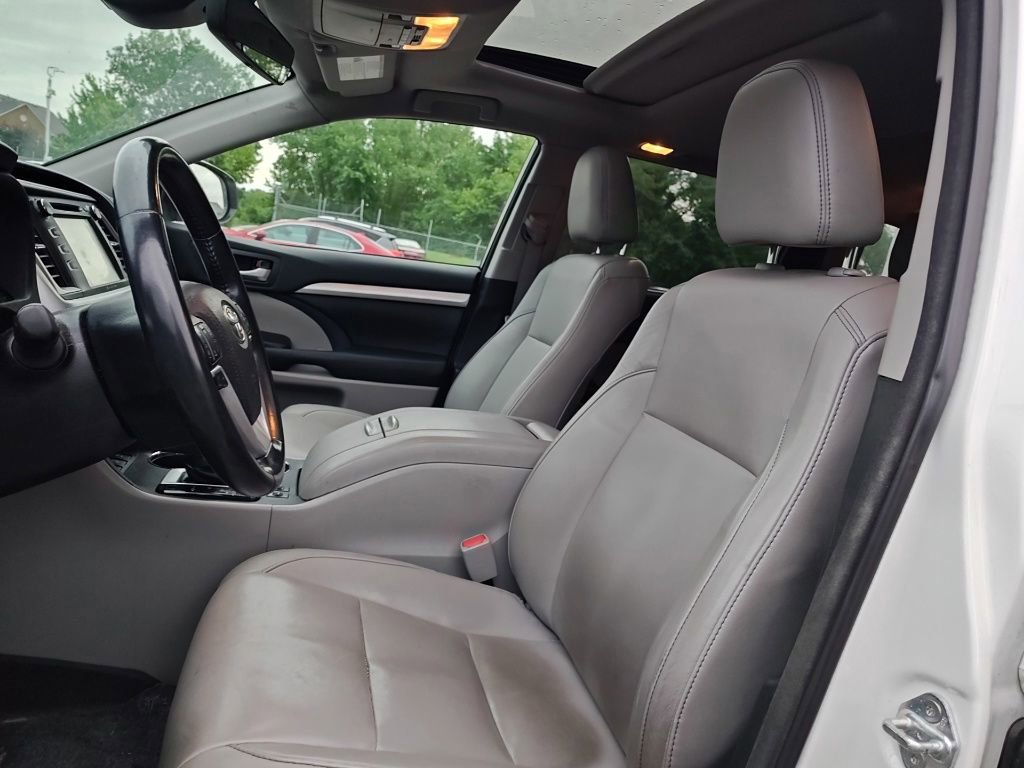 Used 2018 Toyota Highlander XLE AWD/4WD image 8