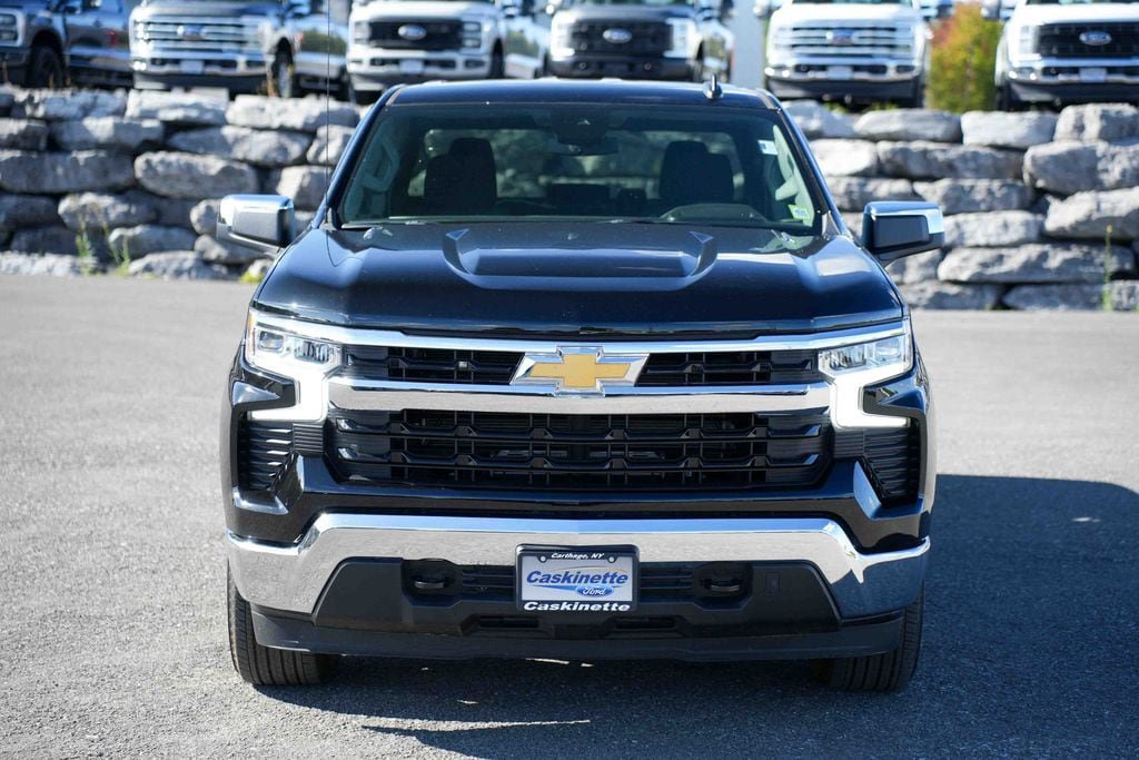 Used 2026 Chevrolet Silverado 1500 LT AWD/4WD image 2