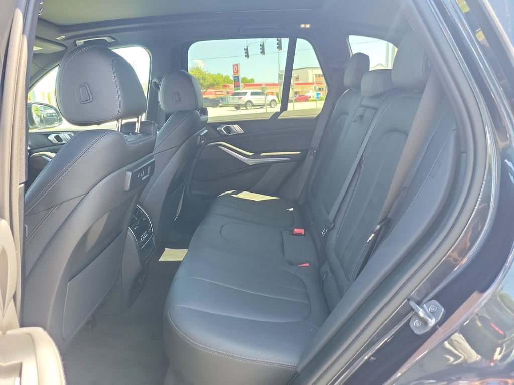 Used 2022 BMW X5 xDrive45e w/ Climate Comfort Package AWD/4WD image 13