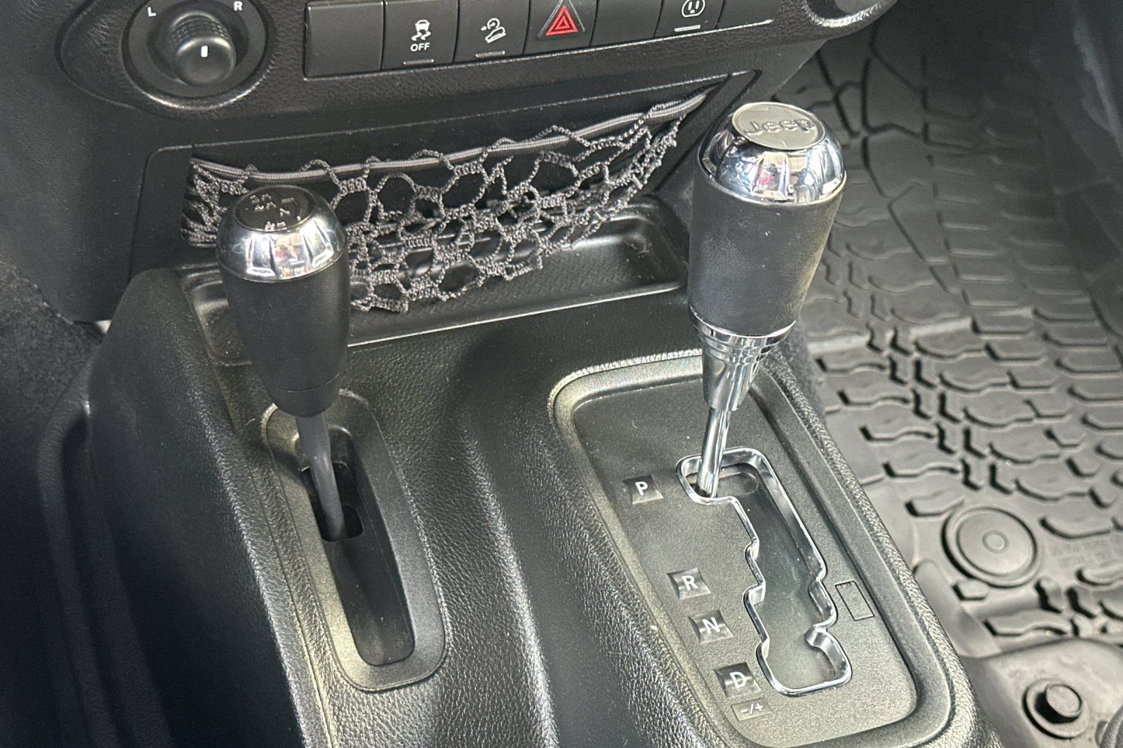 Used 2018 Jeep Wrangler Unlimited Sahara AWD/4WD image 23