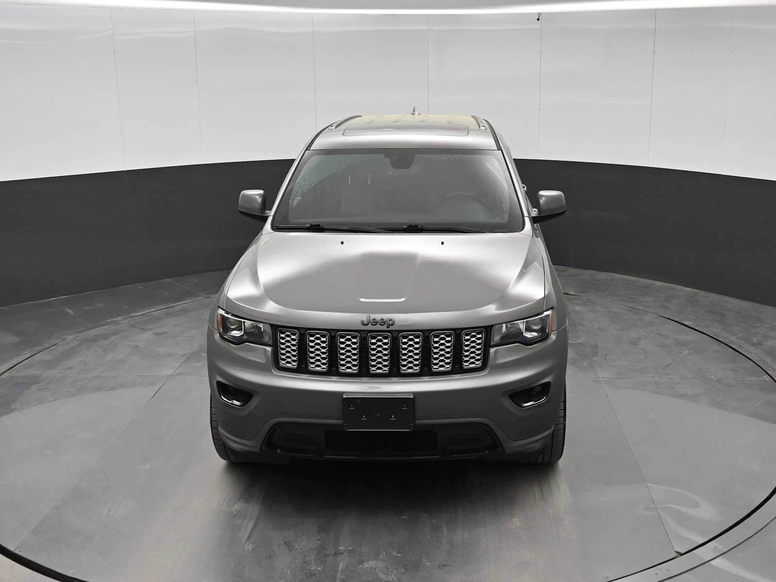 Used 2019 Jeep Grand Cherokee Altitude image 25