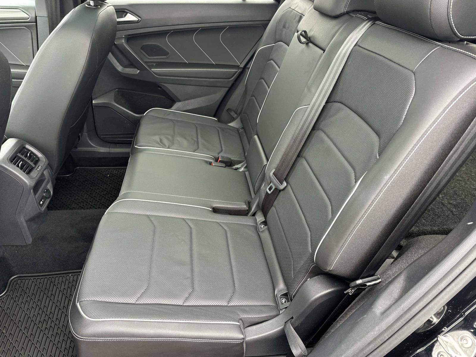 Used 2022 Volkswagen Tiguan SEL R-Line image 12