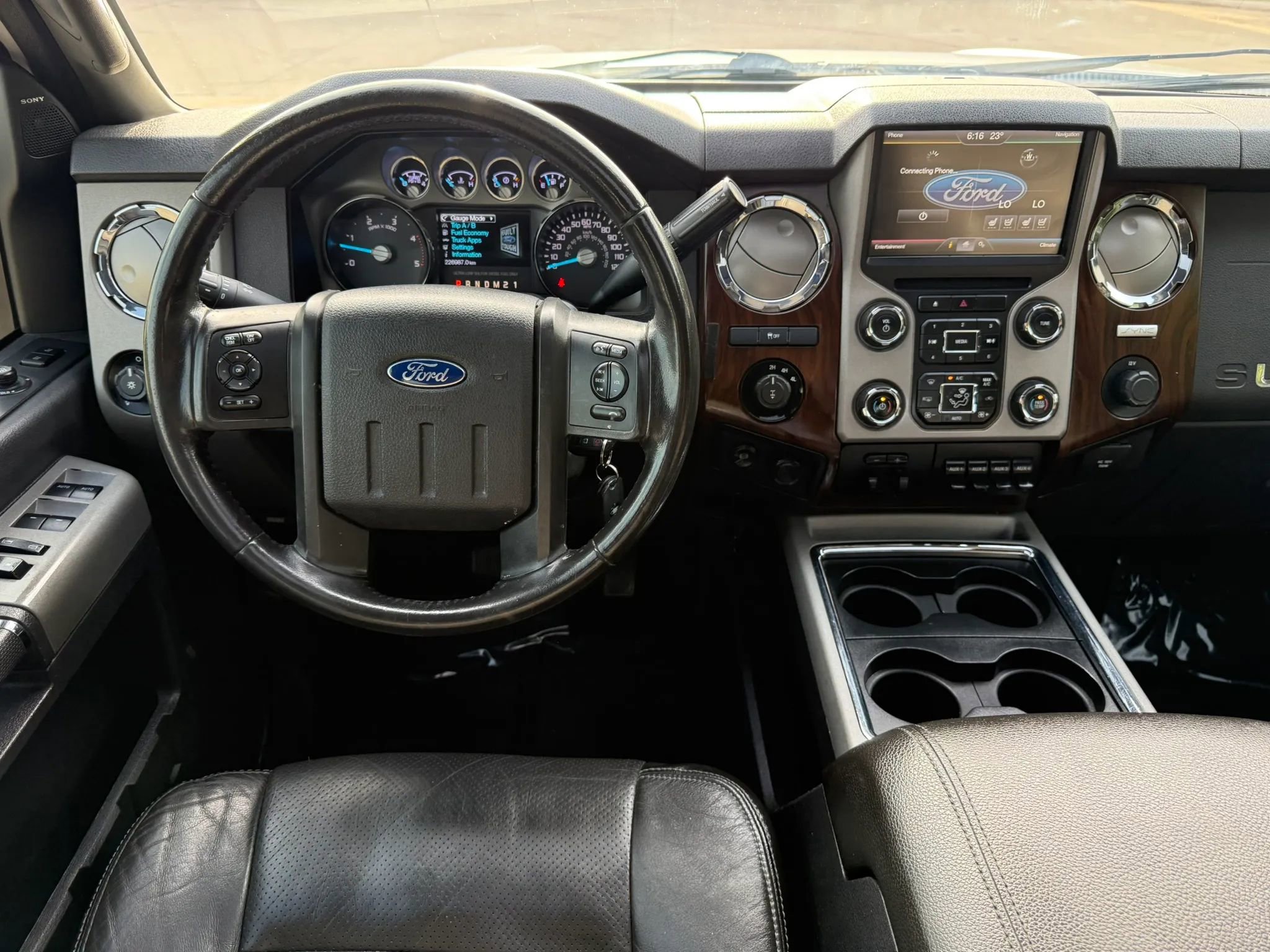 Used 2015 Ford F350 Lariat w/ Lariat Ultimate Package AWD/4WD image 14