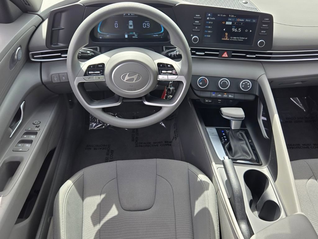 Used 2025 Hyundai Elantra SE FWD image 14