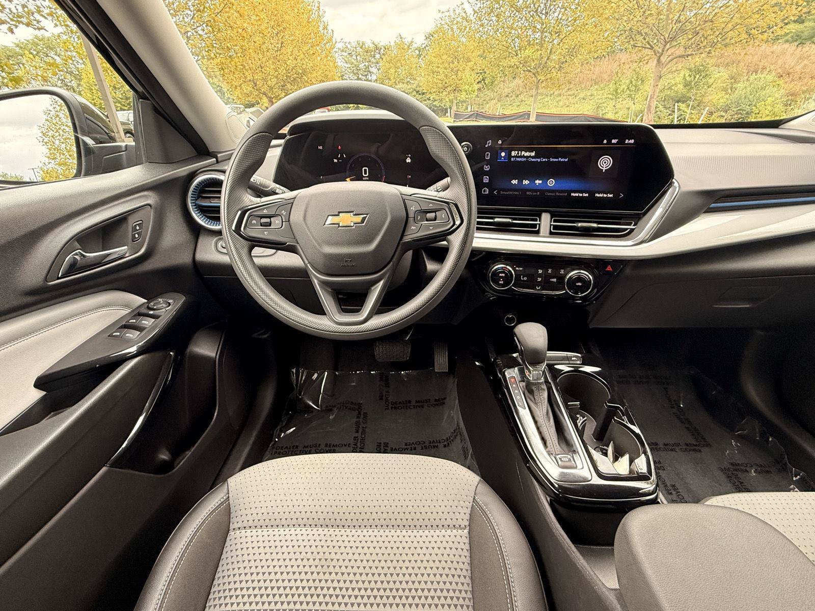 Used 2025 Chevrolet Trax LT FWD image 20
