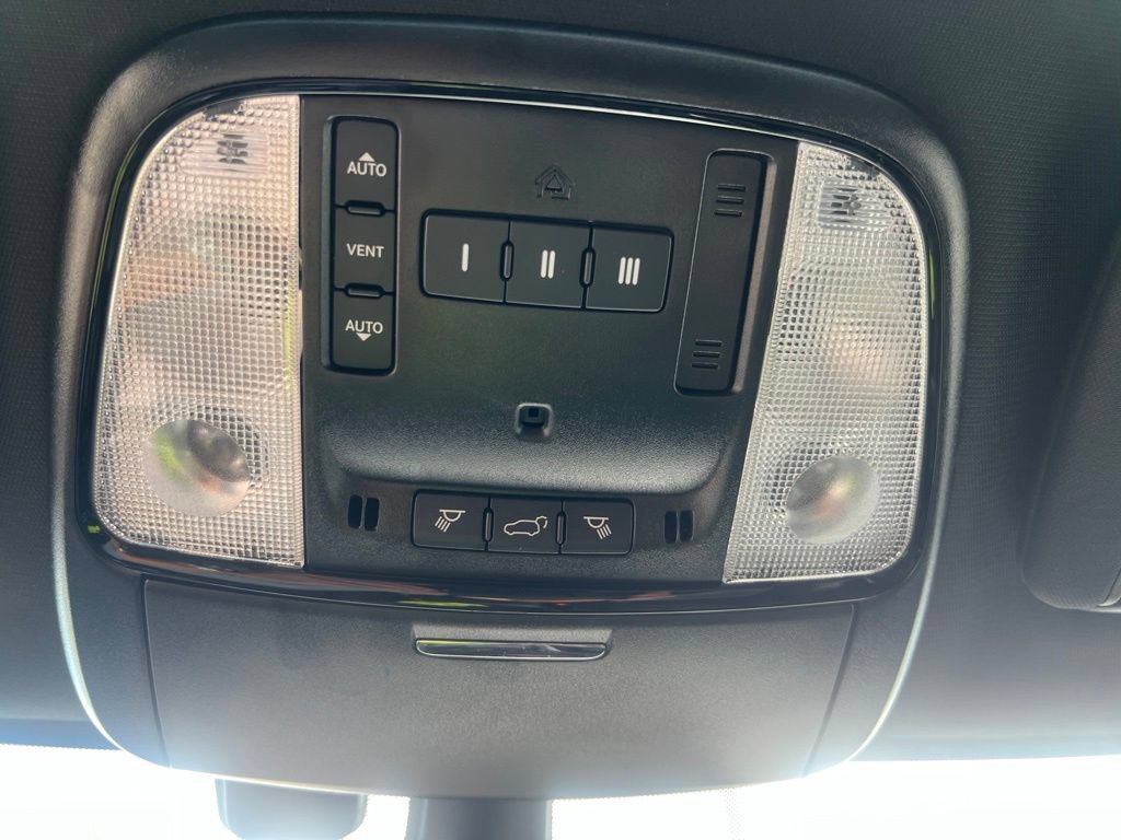 Used 2025 Dodge Durango GT AWD/4WD image 47