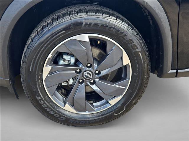 Used 2025 Nissan Rogue SV image 22