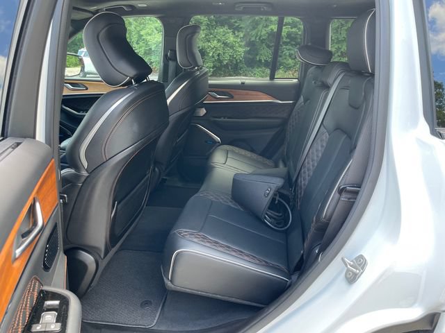 Used 2022 Jeep Grand Cherokee Summit AWD/4WD image 19