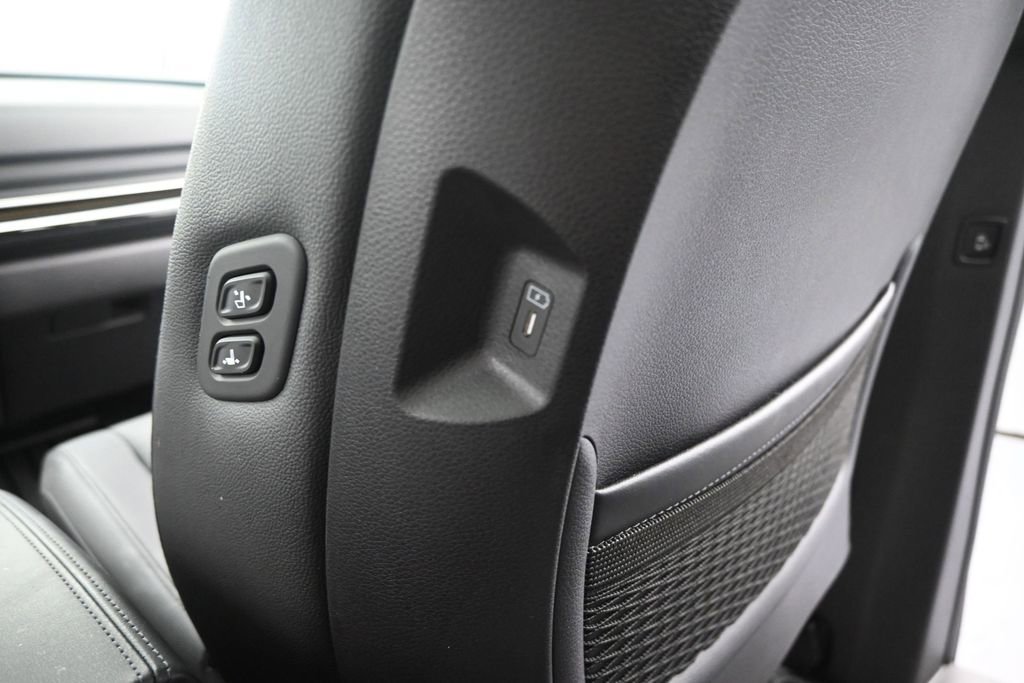 Certified 2025 Kia Carnival SX Prestige FWD image 15