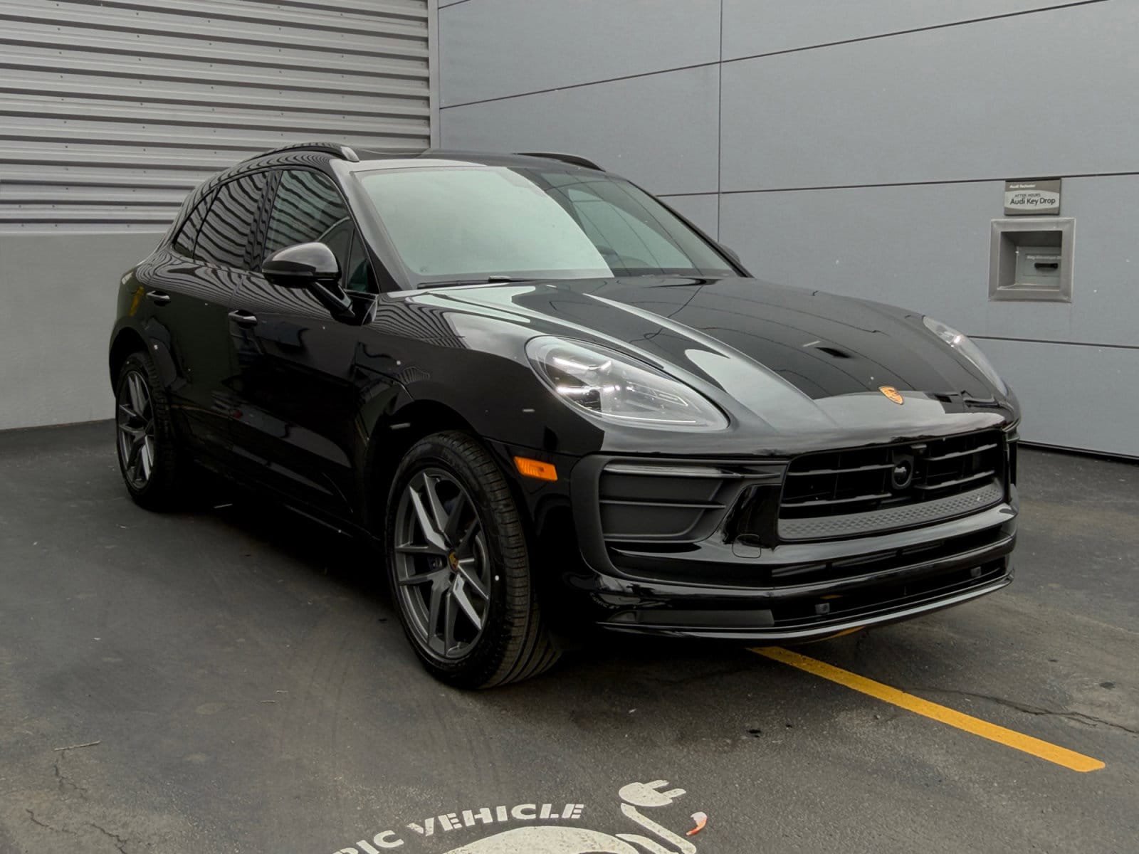 New 2026 Porsche Macan Turbo AWD/4WD image 7