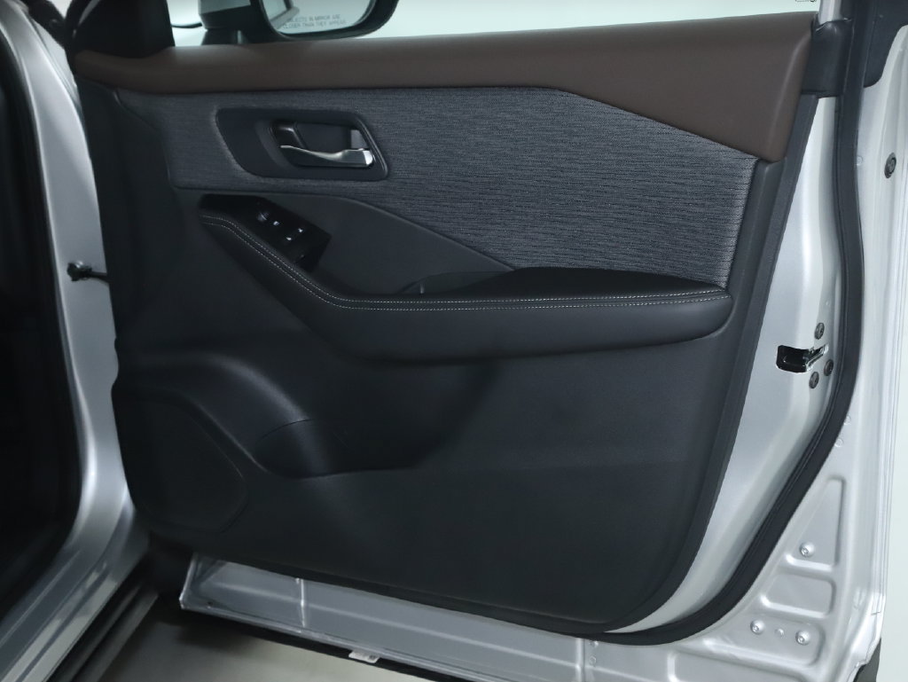 Used 2023 Nissan Rogue SV AWD/4WD image 33