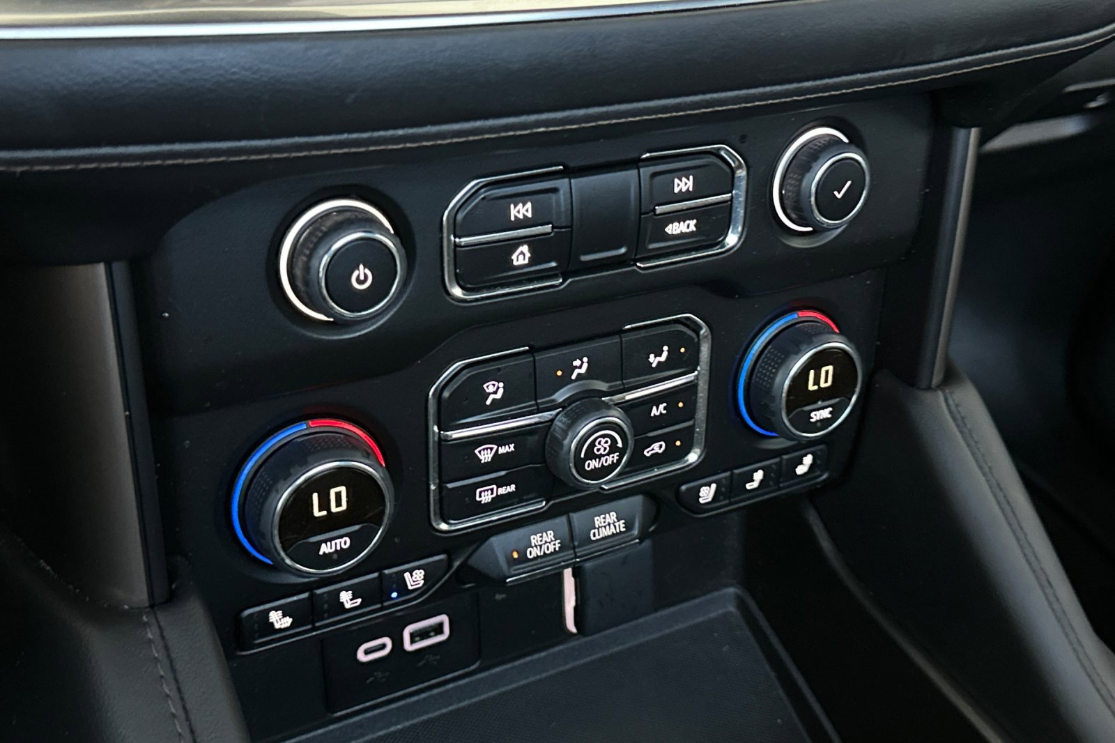 Used 2024 Chevrolet Tahoe High Country w/ Premium Package image 27