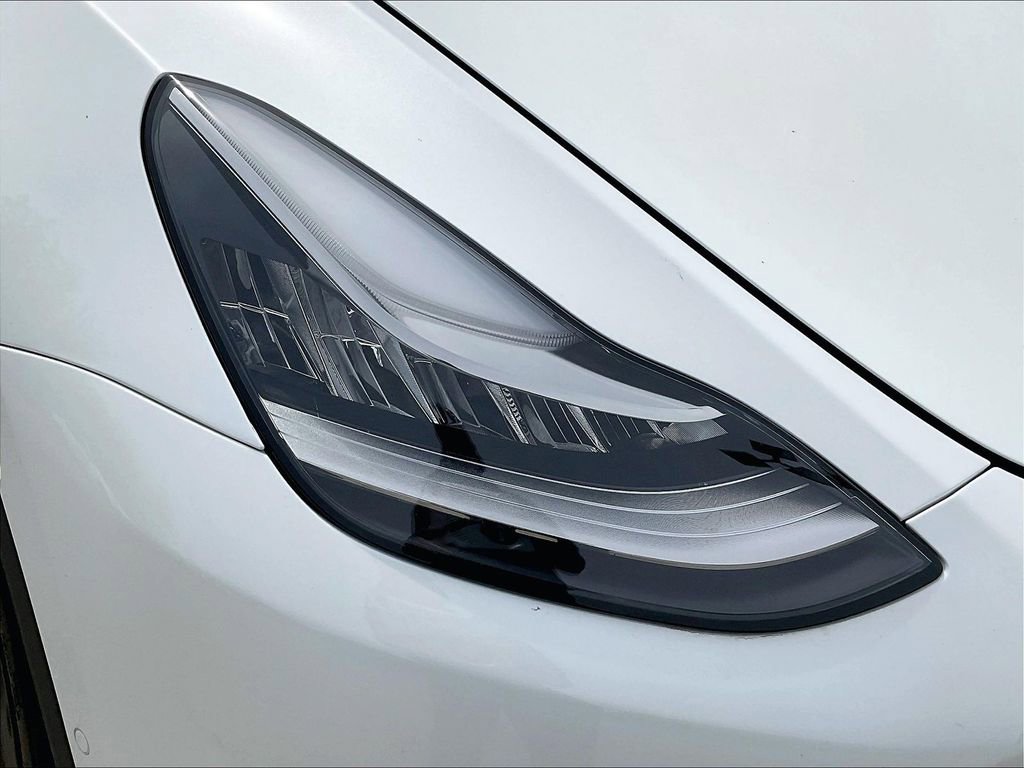 Used 2021 Tesla Model Y Long Range AWD/4WD image 31