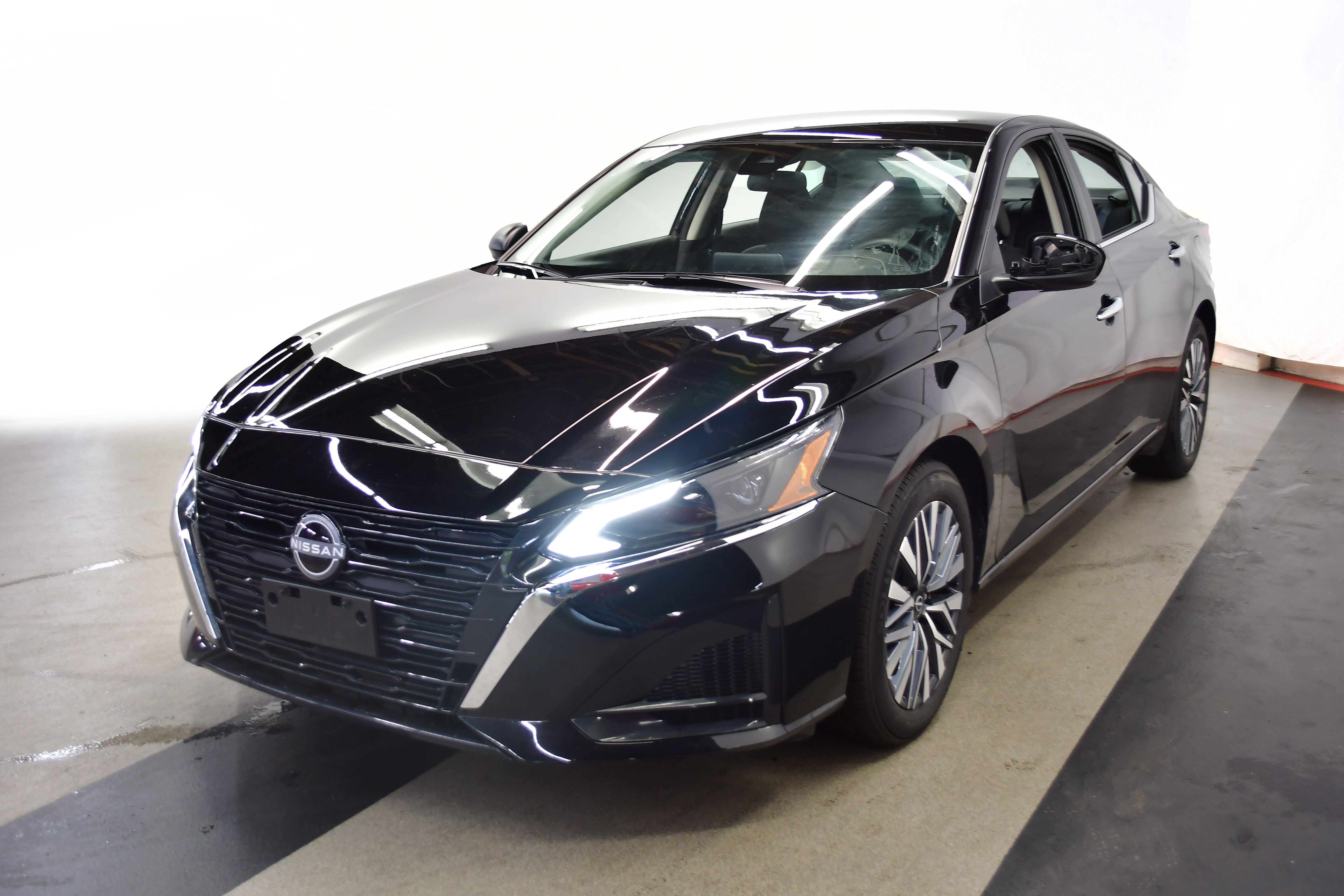 Used 2025 Nissan Altima 2.5 SV FWD image 4