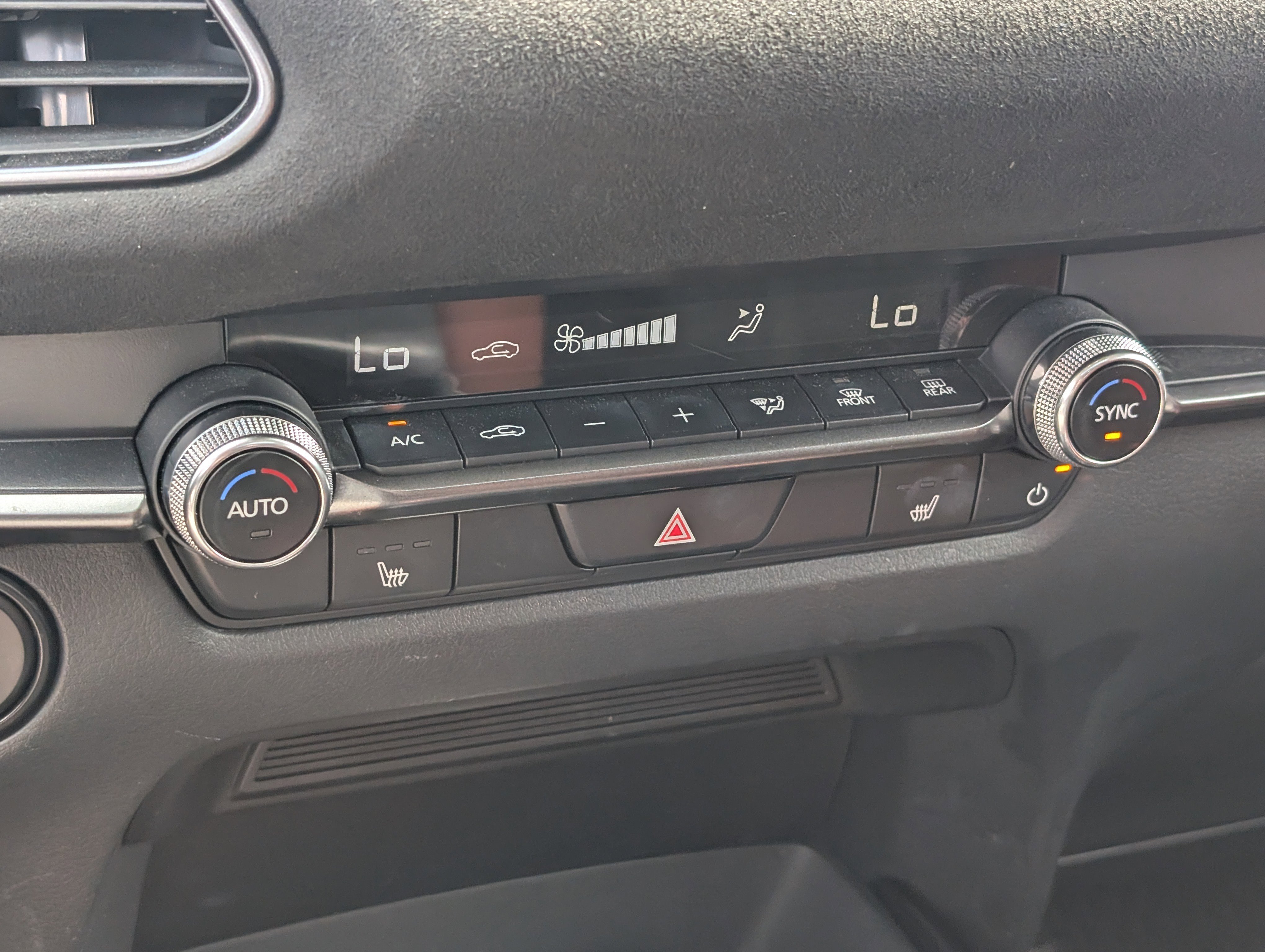 Used 2024 MAZDA CX-30 Carbon image 27