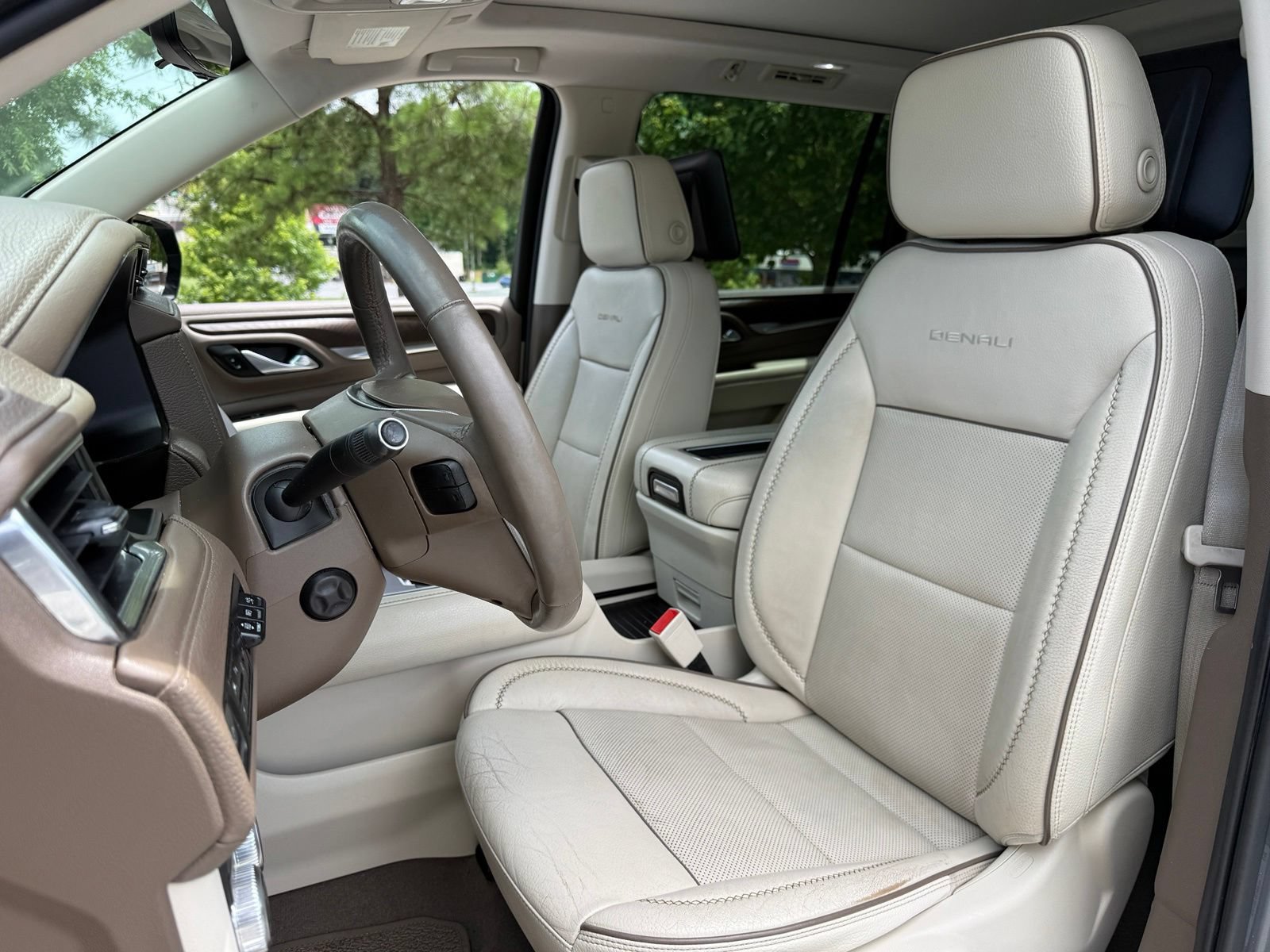 Used 2021 GMC Yukon XL Denali w/ Denali Ultimate Package AWD/4WD image 36