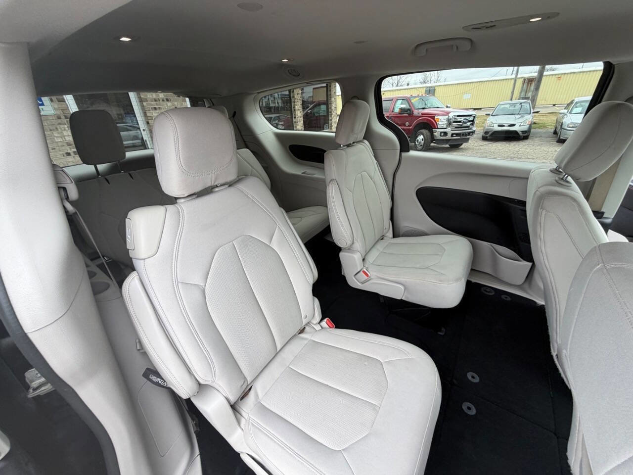 Used 2017 Chrysler Pacifica Touring image 14