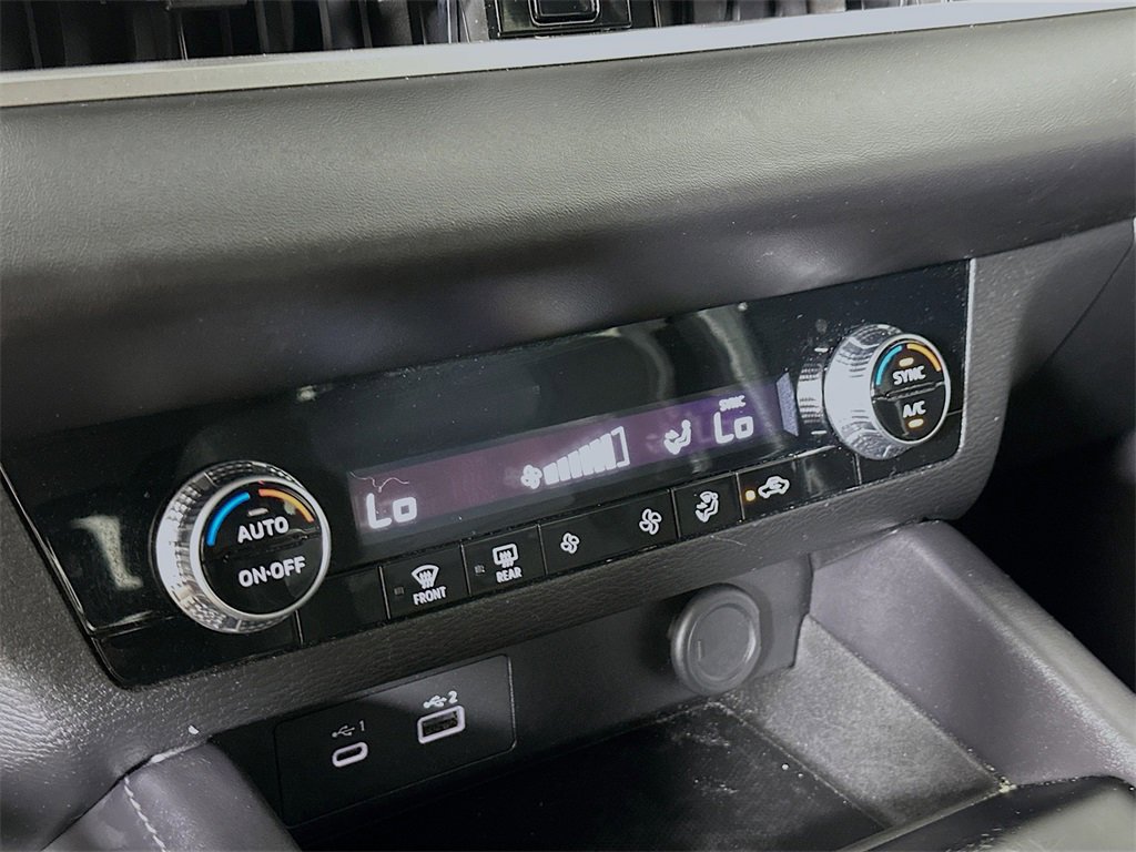 Used 2024 Mitsubishi Outlander ES image 14