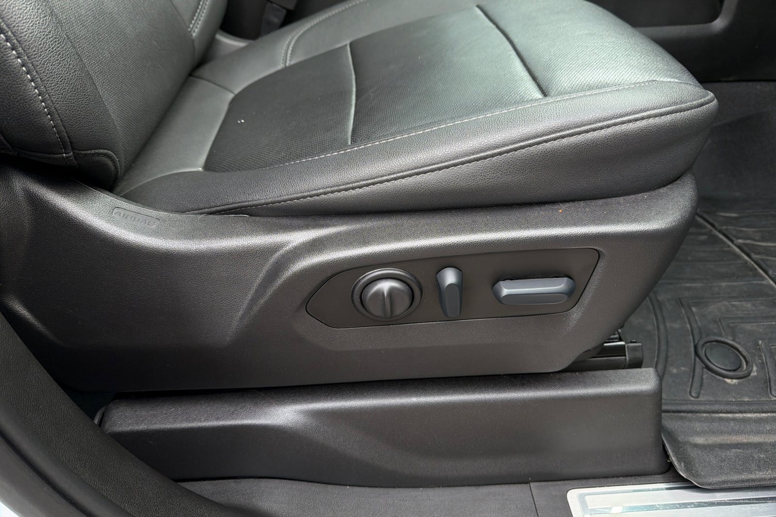 Used 2022 Chevrolet Silverado 3500 LTZ w/ LTZ Plus Package image 21