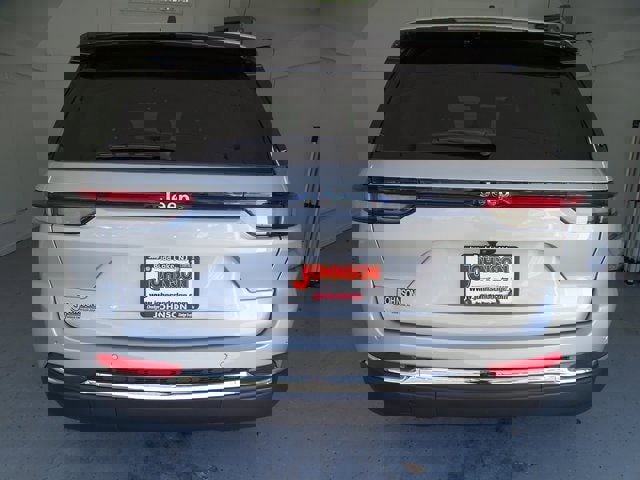 Certified 2023 Jeep Grand Cherokee Laredo X image 19