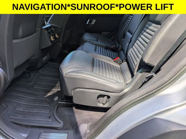 Used 2023 Land Rover Discovery S image 30