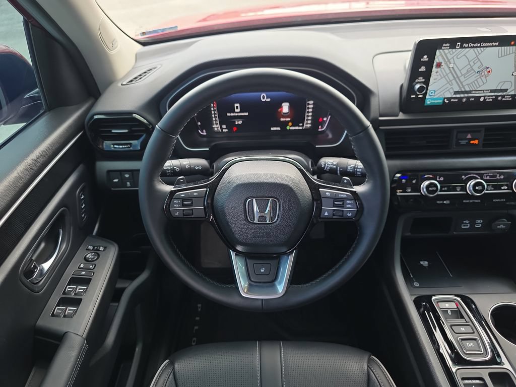 Used 2025 Honda Pilot Elite image 14