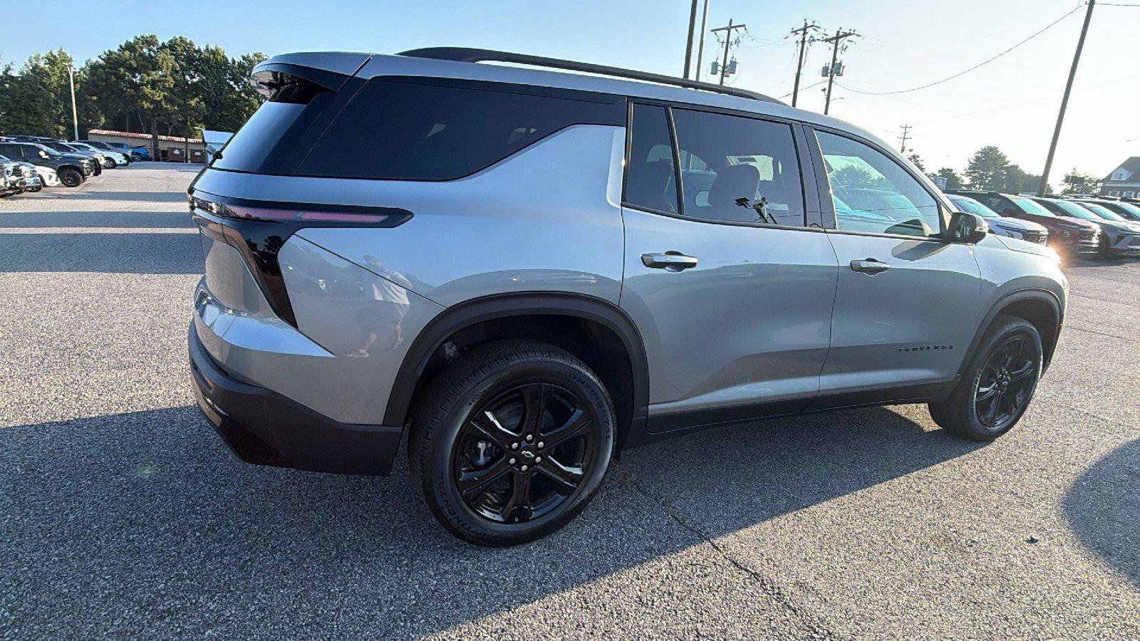 New 2027 Chevrolet Traverse LT w/ Midnight/Sport Edition FWD image 8