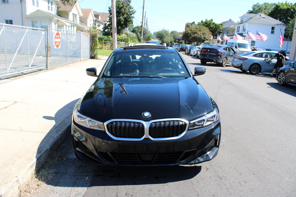Used 2025 BMW 330i Sedan RWD image 2