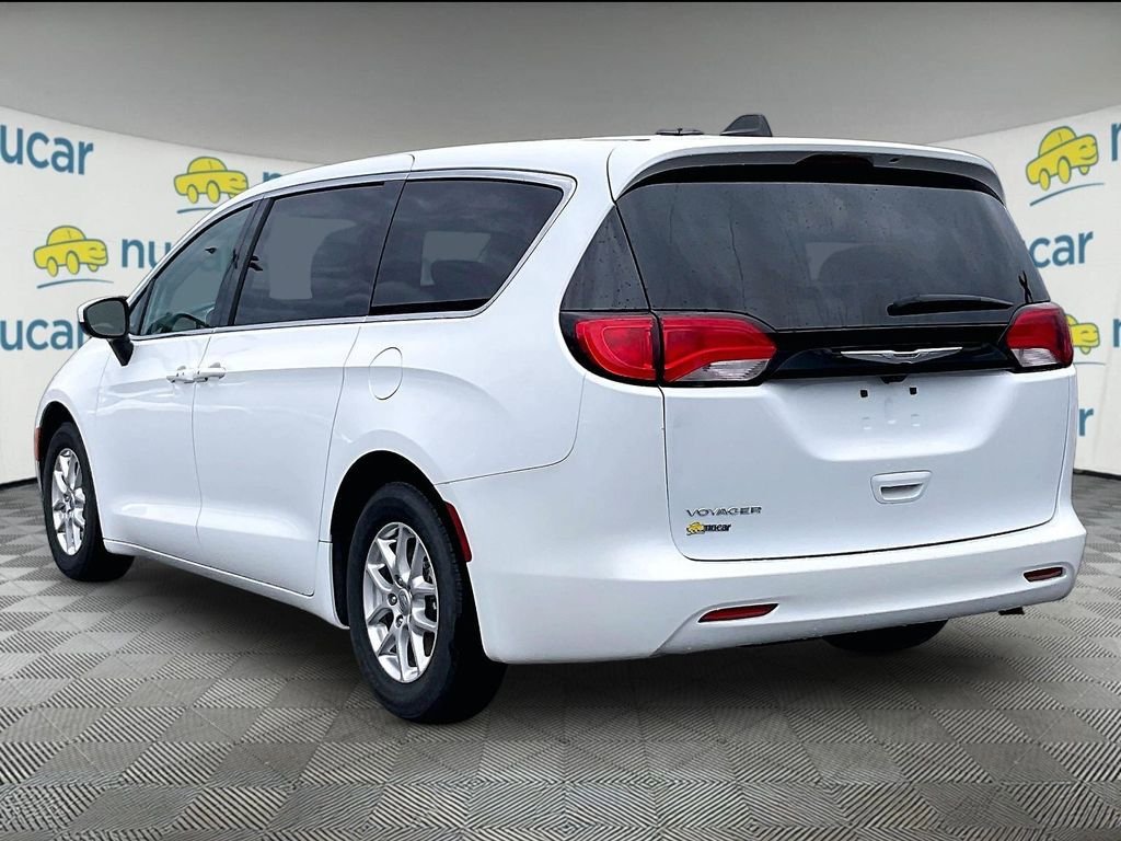 Used 2023 Chrysler Voyager LX FWD image 4