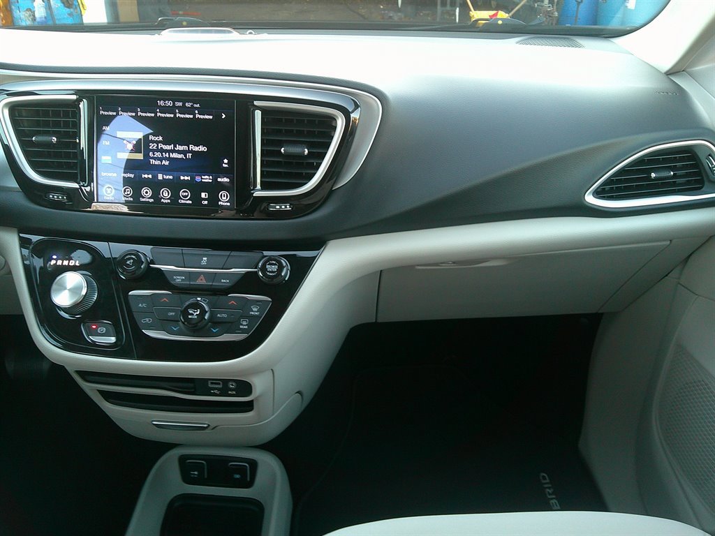 Used 2017 Chrysler Pacifica Touring Plus image 37