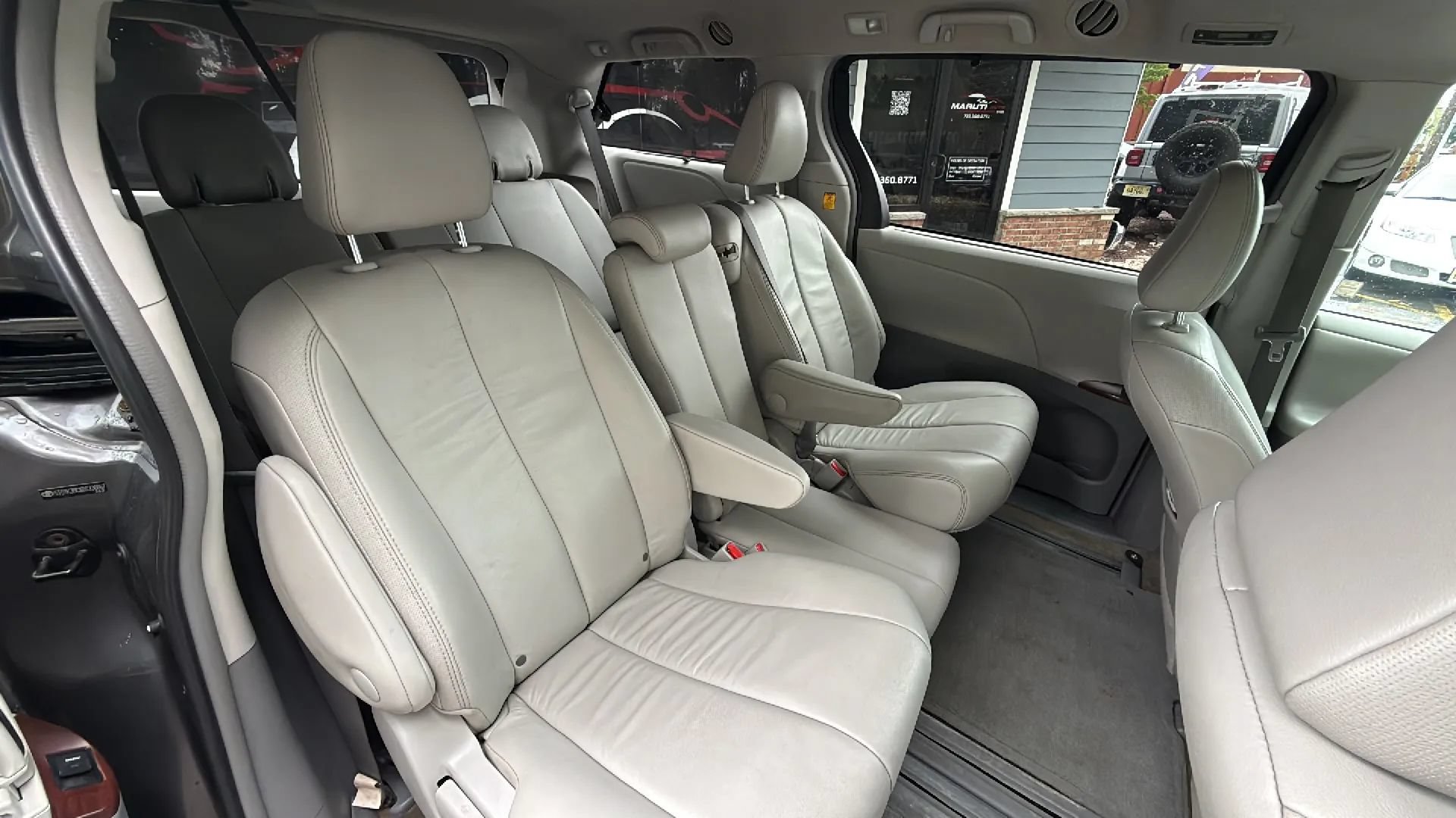 Used 2013 Toyota Sienna XLE FWD image 22